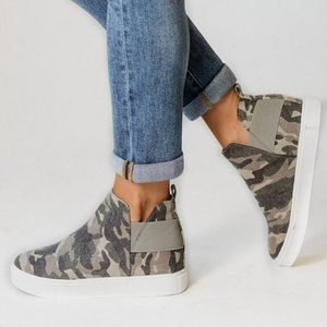 Soda Shoes Diana Camo Platform Wedge Sneakers Size 8
